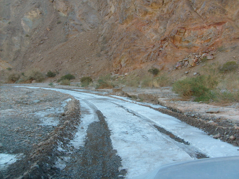 Se nos congeló el camino. Iced dirty road