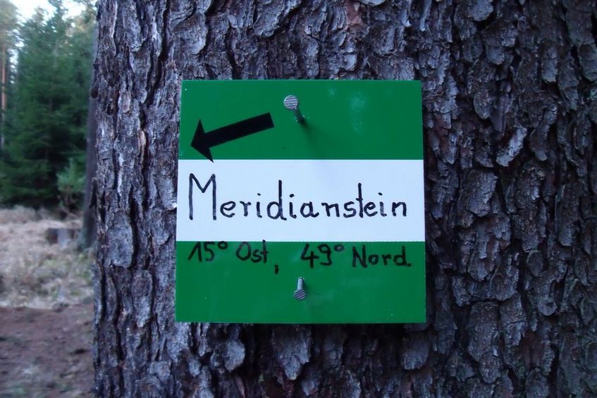 Road sign on the tree to Meridianstein