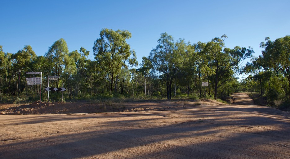 The right-hand spur towards the Fern Springs farm - 10.3 km from the point