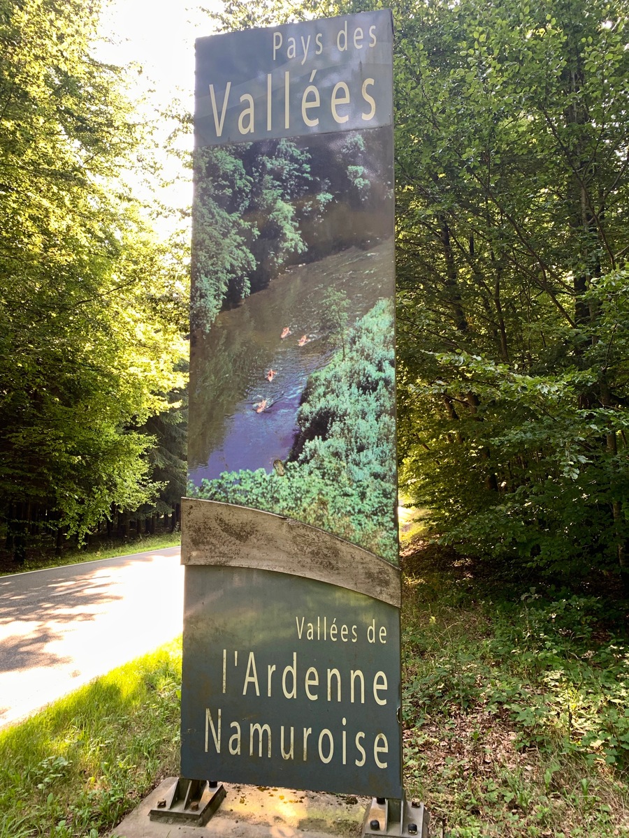 This sign beside the road (just East of the point) notes the start of Belgium’s Namur Province (within which the point lies)