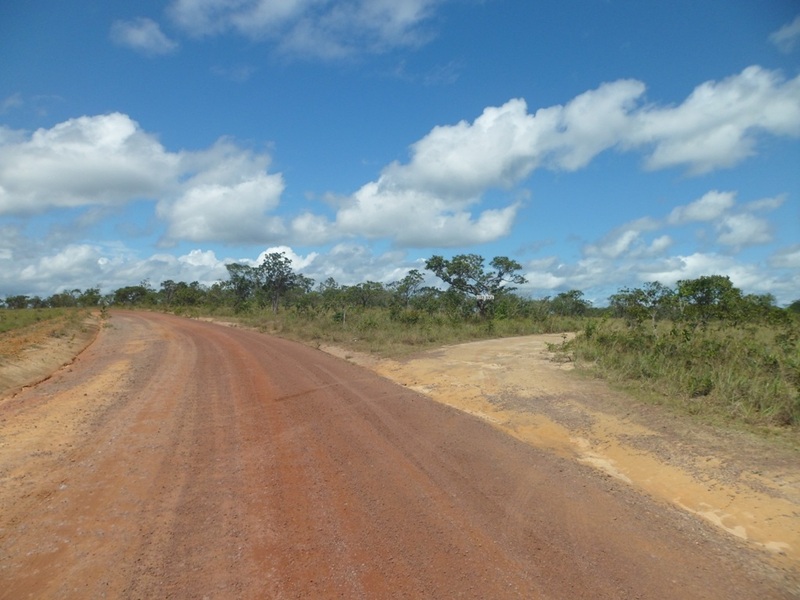 Iniciando o trecho na estrada de terra secundária - starting the leg in secondary dirt road