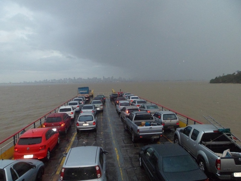 Segunda travessia de balsa e a chuva em Belém - second river crossing by ferry and the rain at Belém city