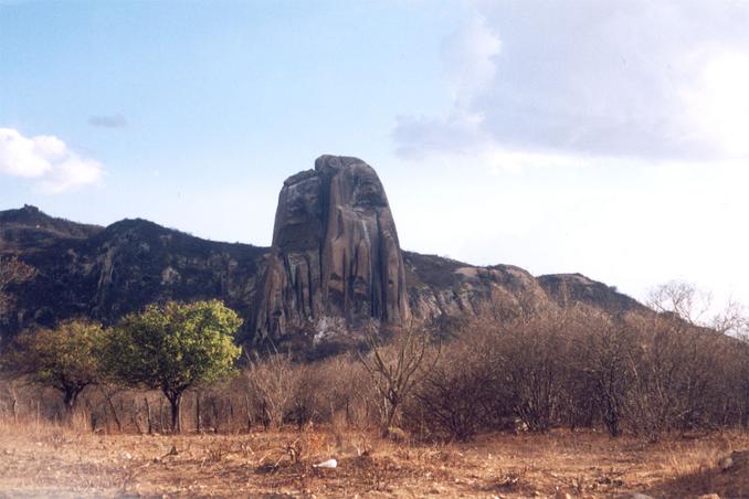 Pedra da Andorinha (<i>Swallow Rock</i>) gets its name from the birds that nest in its crests, and is situated a few kilometers from the confluence