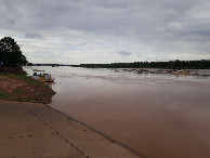#10: Rio Araguaia na cidade de Aruanã, Goiás à esquerda e Mato Grosso à direita - Araguaia River at Aruanã city, Goiás state at left and Mato Grosso state at right