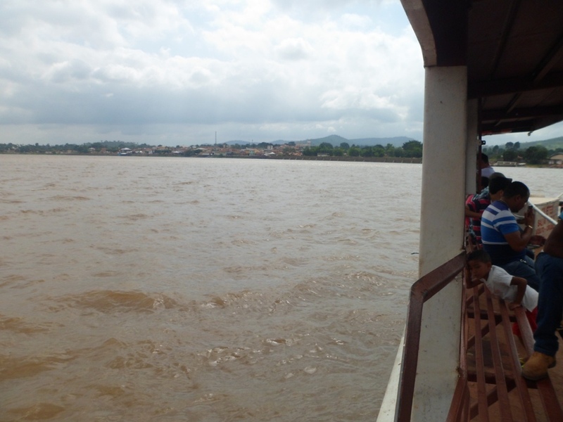 Travessia de balsa do rio Araguaia entre o Pará e o Tocantins - crossing Araguaia River by ferry between Pará and Tocantins states