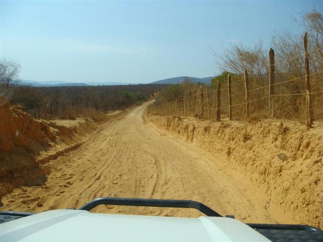 Estrada com poeira fina como talco. Very dusty road.