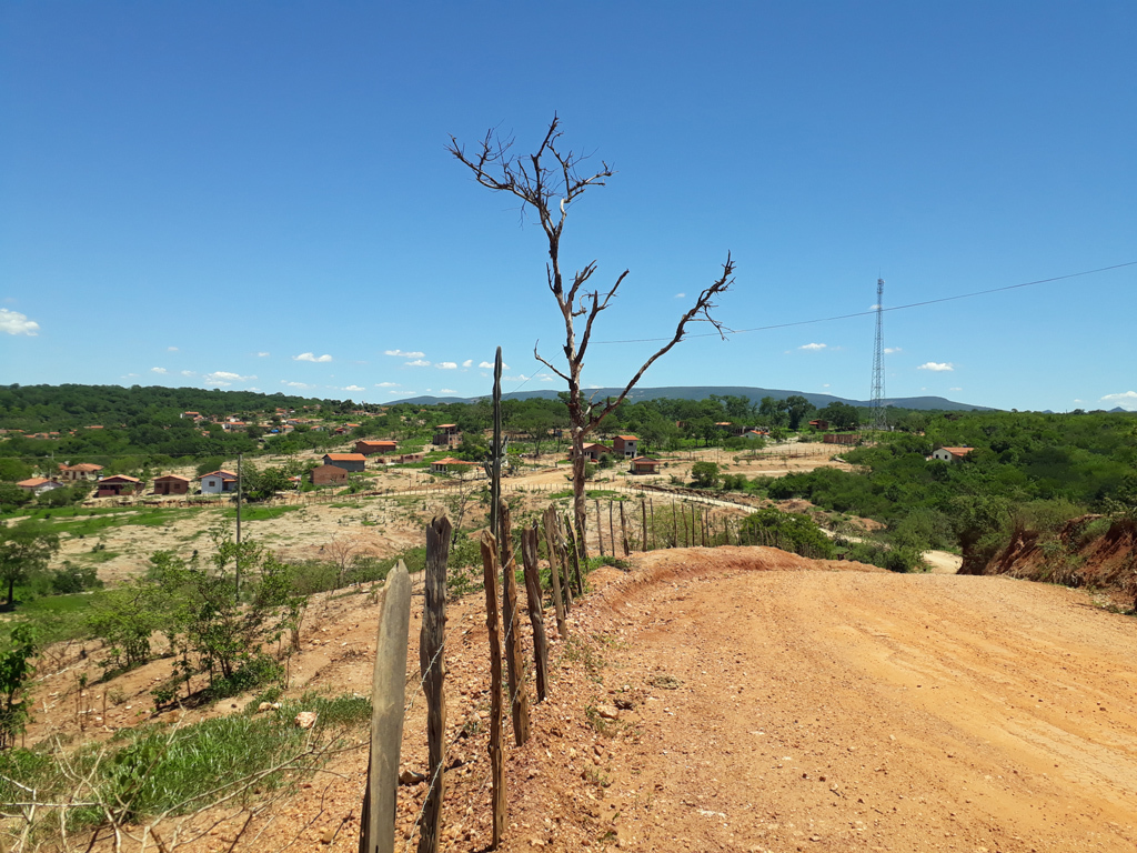 Estrada de terra que vai até a confluência - dirt road that goes to the confluence