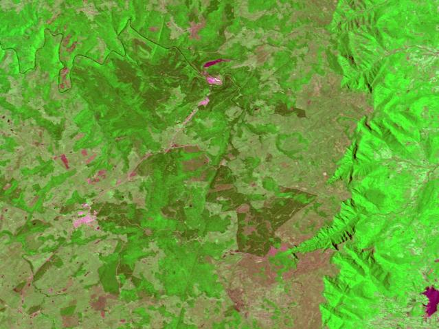 Image from CBERS (China-Brazilian Earth Resource Satellite). Confluence is located at pixel of line 525 and column 1025. (About colors: green – native woods with araucaria; light green – native woods; dark green – pinus tree for cellulos
