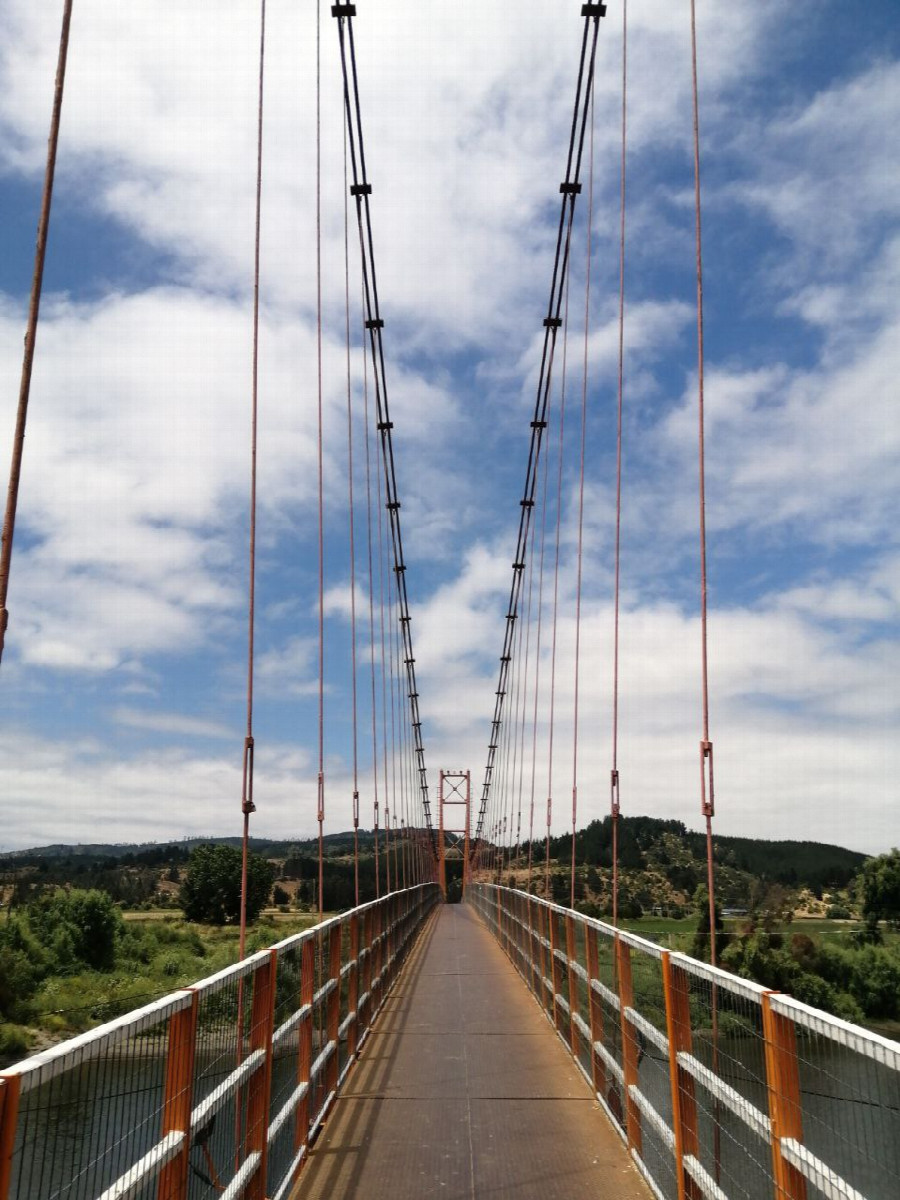 Pedestrian bridge over the Mataquito
