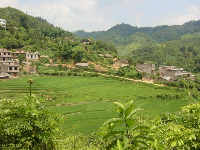 Village of Namin, 2.1 kilometres south of the confluence