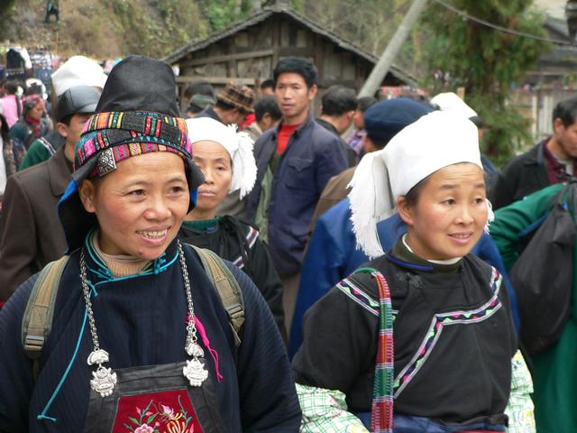 Miao (left) and Shui minority women in Dayu Township.