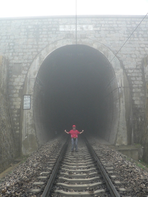 Chánghǎizǐ railway tunnel, within 100 m of the confluence, which is off to the right (SE).