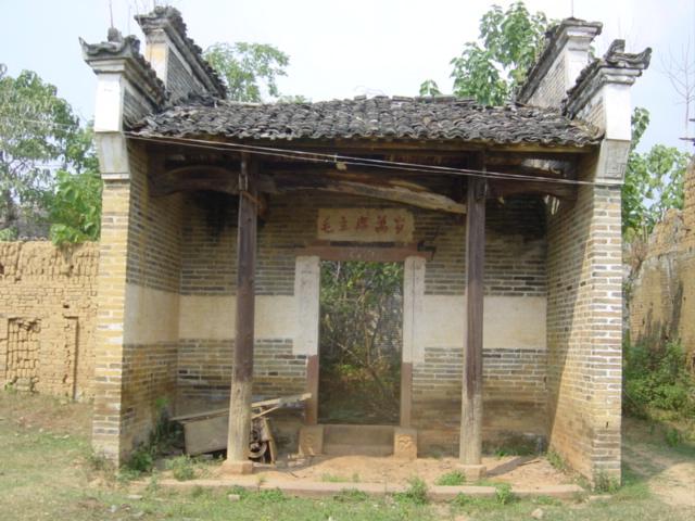 Derelict house in village near confluence