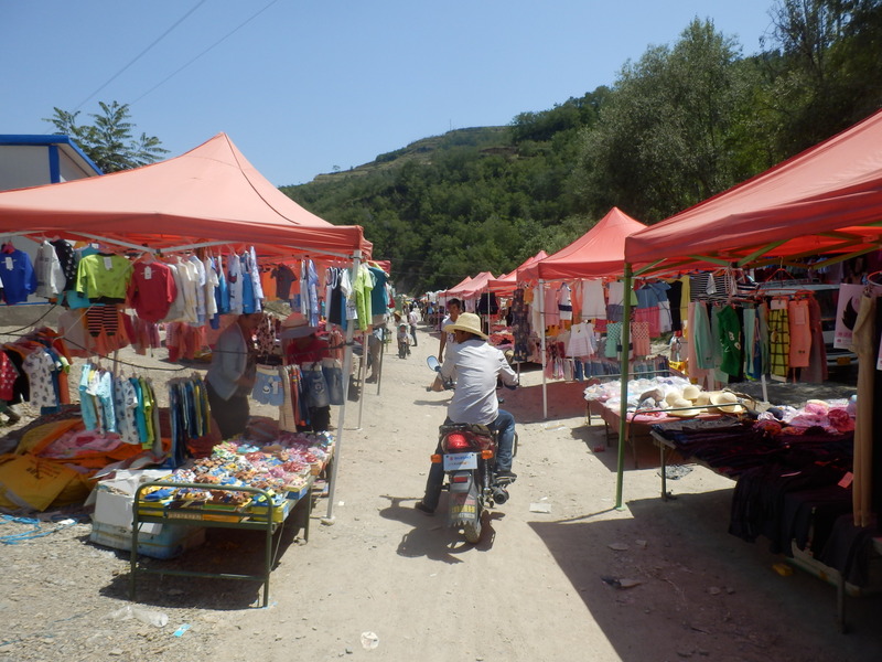 Market in Tàitáng Village
