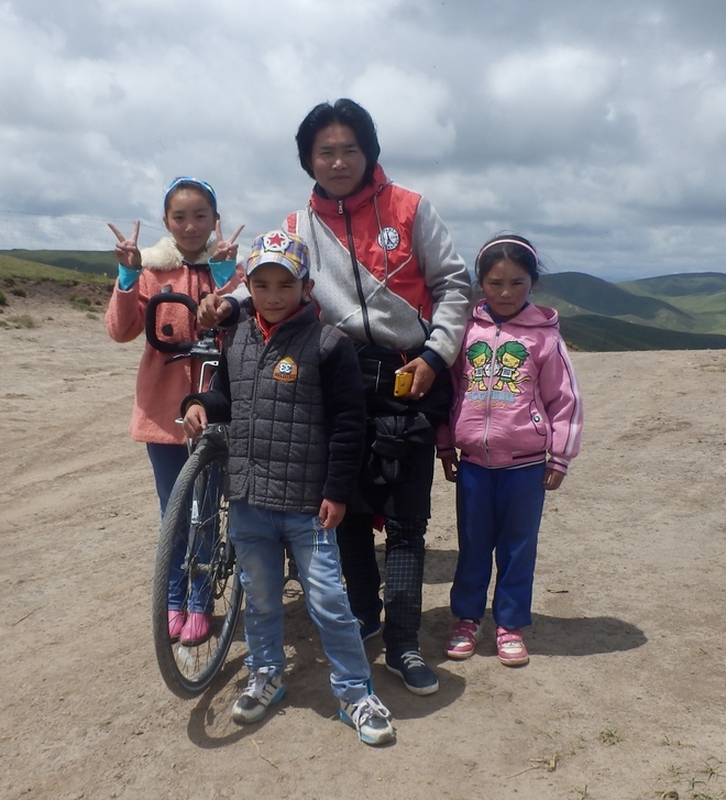 The friendly Tibetan family 