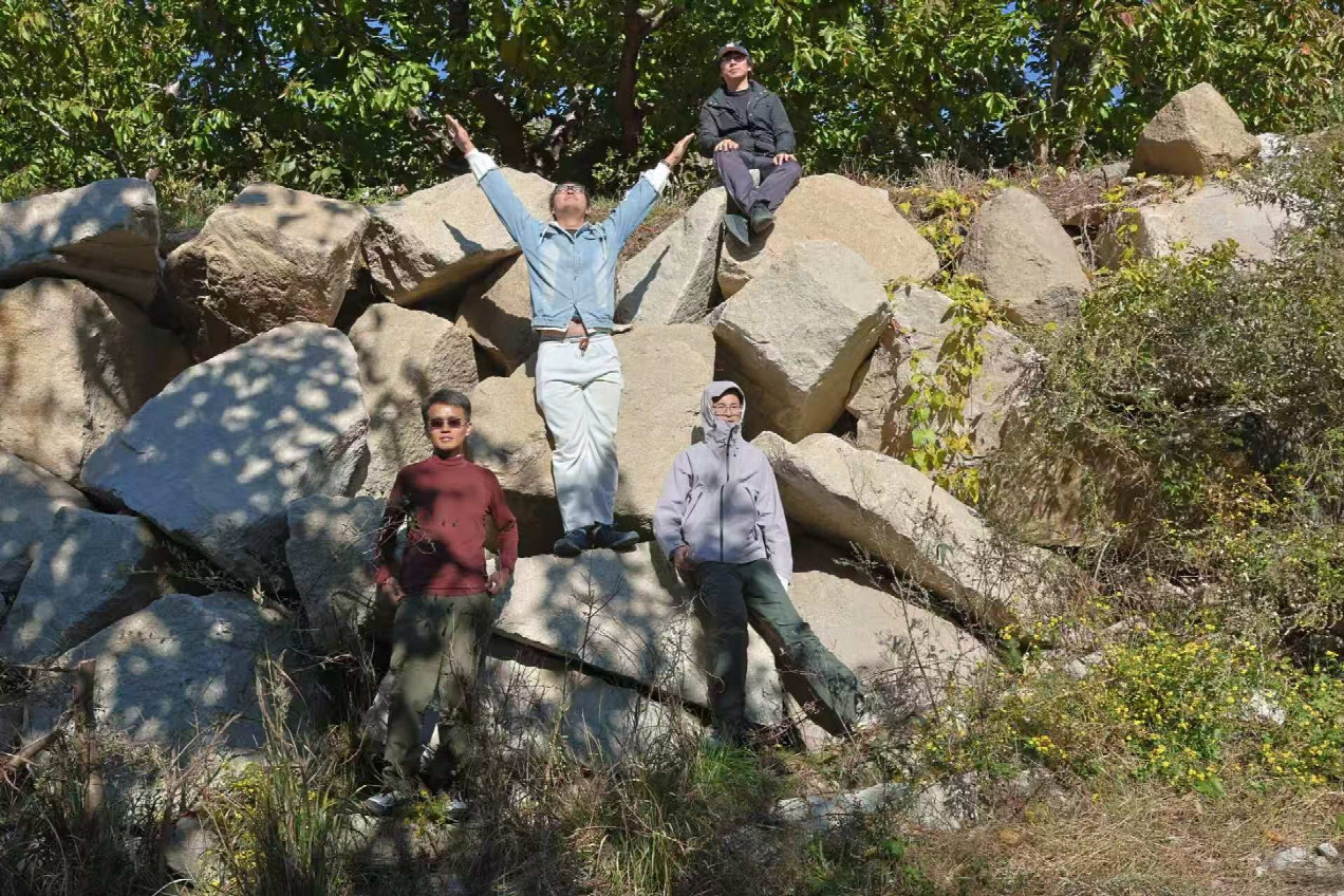 group photo near 37&deg;N 120&deg;E