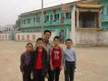 #7: Xiao Baojin and children of Wan An Ping In the square(background is the School)/萧宝瑾和村里的孩子们在操场上合影，后面是小学