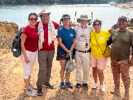 #9: Clemencia Duque, Javier Buitrago, Maria Eugenia Hurtado, Esteban Vélez, Marta Lucía Amador and the ferry operator at the Bita River's shore.