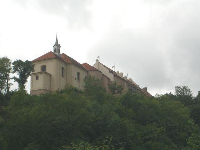 View up to Nizbor castle / Blick zum Schloß von Nizbor