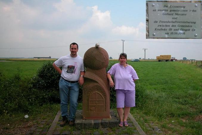 Renate & Michael at the nearby monument / Renate und Michael am nahegelegenen Denkmal