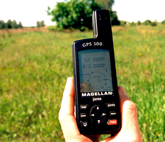 The "new" CP 20m N-E of the old, beside the (picnic)tree in background, the same GPS !