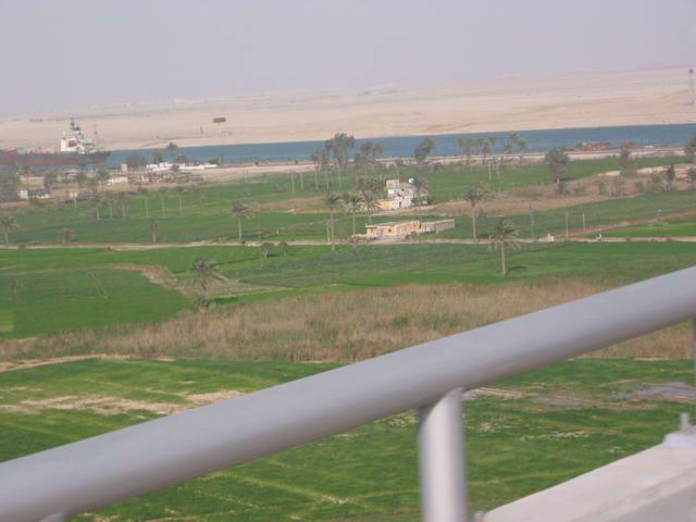 Contrast between the east and west sides of the Suez Canal