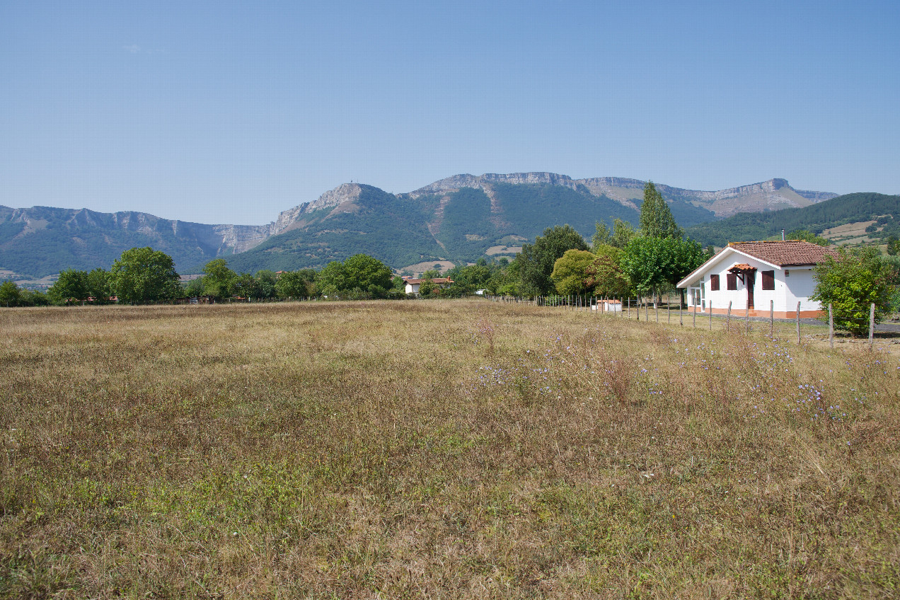 The confluence point lies 80m away in the backyard of this private residence.  (This is also a view to the West.)