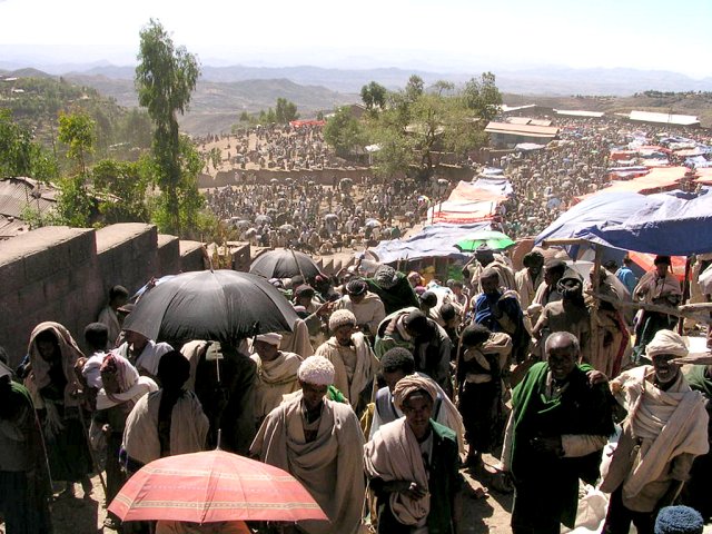 Lalibela Market Day: 1st January 2005 (23-04-1997 in the Ethiopian calendar)