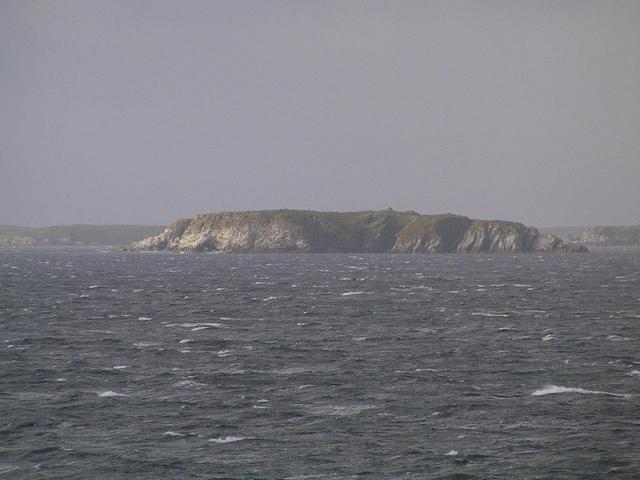 A small off lying island near Grand Jason Island (Isla Rasa Grande)