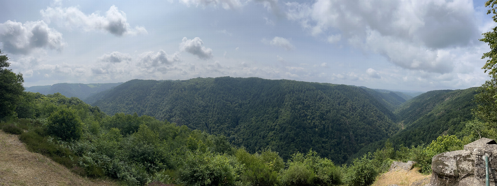 Panorama of the Cère valley from the Rocher du Peintre