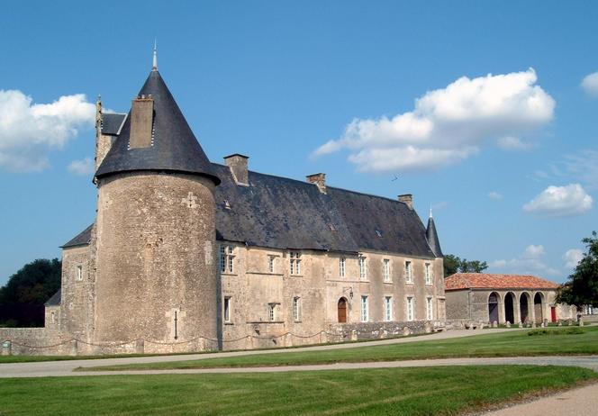 Chateau of Saveille, about 10 km north of confluence