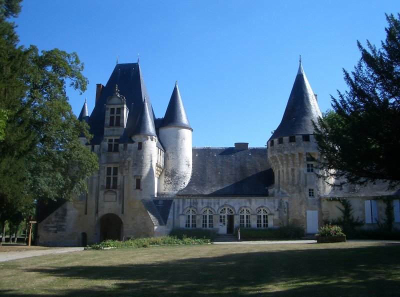 Javarzay castle and museum