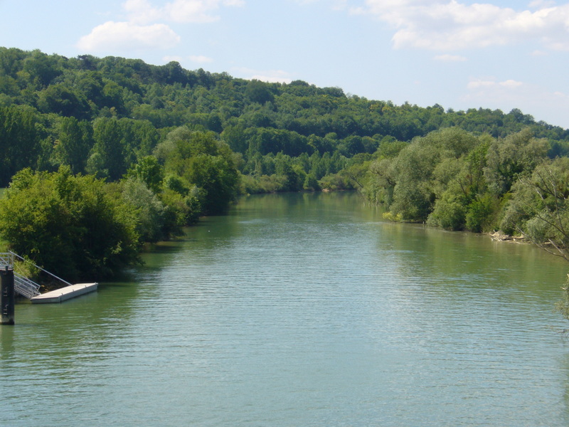 On bridge 70 m from CP: downstream the river Marne