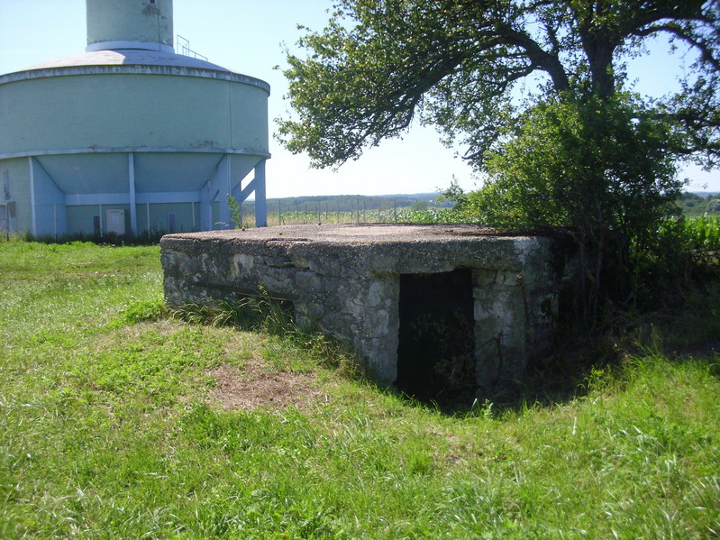 The concrete bunker in detail