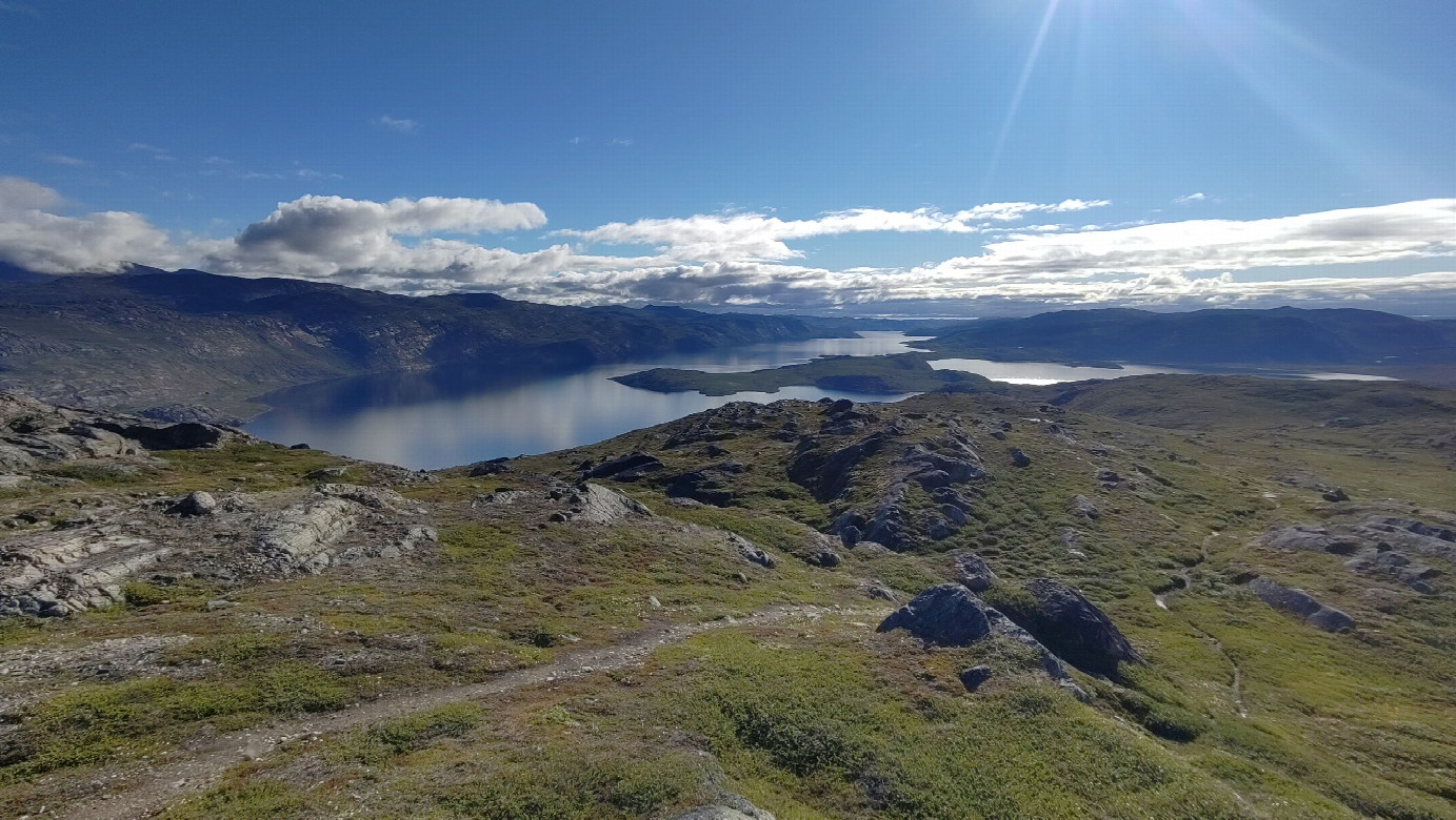 area of CP 67N-52W in the lake Tasersuaq with the ACT in the foreground