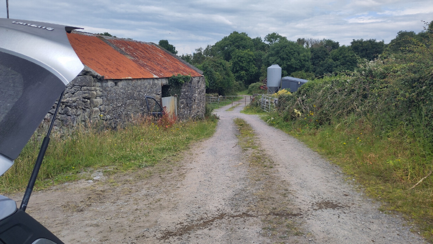 parking and start of the path on foot