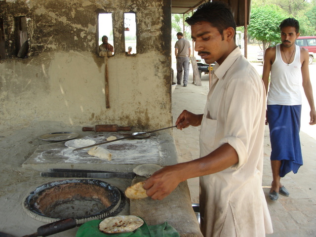 Tandoori chef at the dhaba near Zira