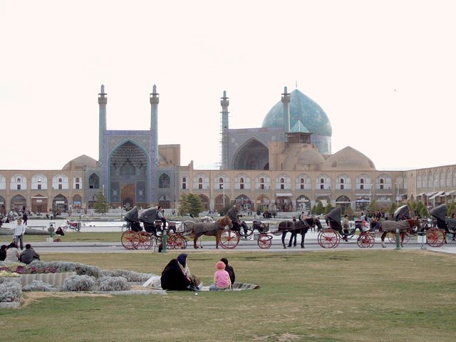 View of the main mosques in Esfahān
