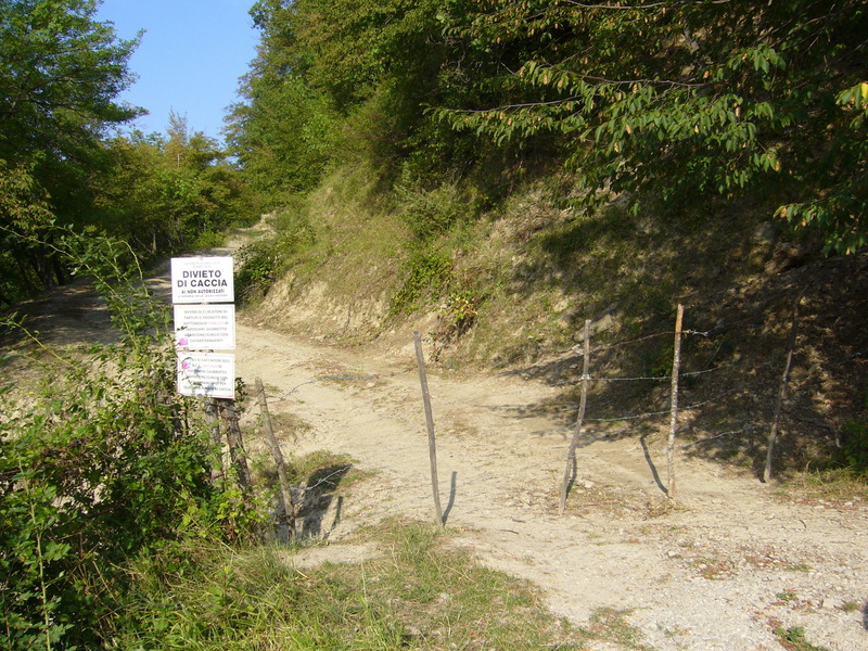 Start of hike. Sign says: "hunting prohibited."