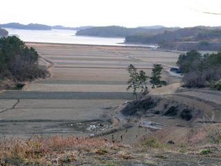 #1: Confluence in rice field seen from the road in the north