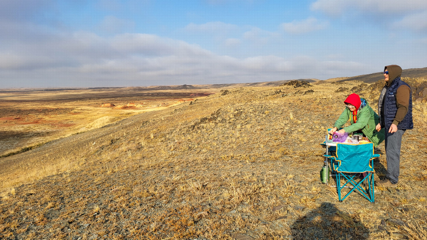 Breakfast with a “diorama” view / Завтрак перед диарамой