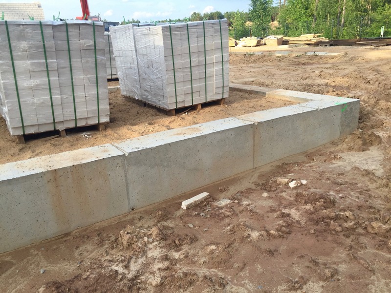 The confluence point currently lies on a construction site, just in front of this concrete foundation.