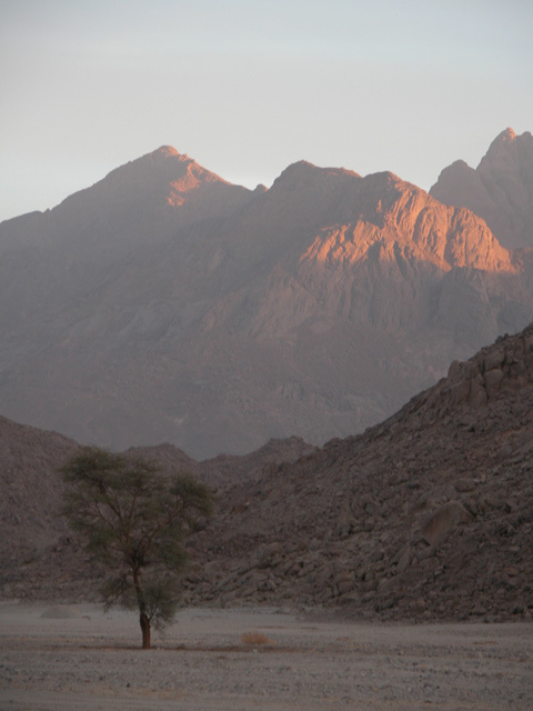 Jabal al-`Uwaynāt