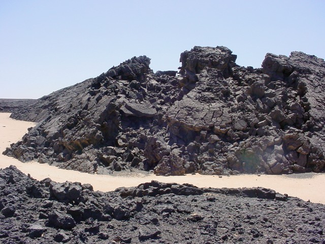 Lava flow 25 kilometers south of 28N 18E
