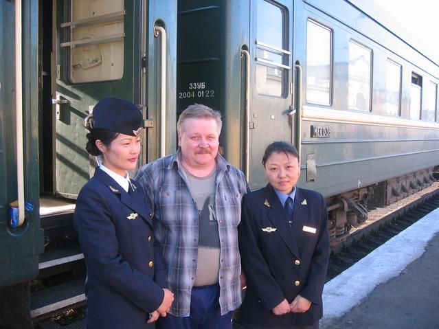 с красивыми монгольскими проводницами /With the beautiful Mongolian guides