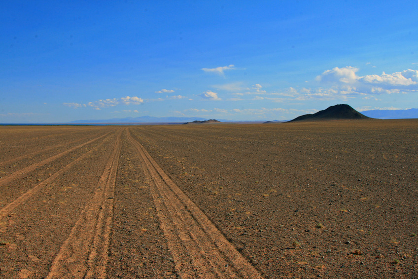 Tracks crossing Hovd desert to Khar Nuur