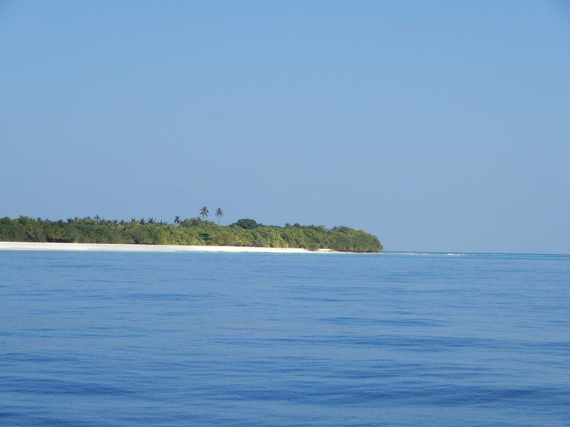 Close-up view to Mulhadhoo as seen from the Confluence
