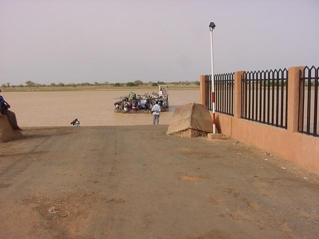 The ferry we used to cross the Niger river at Farié