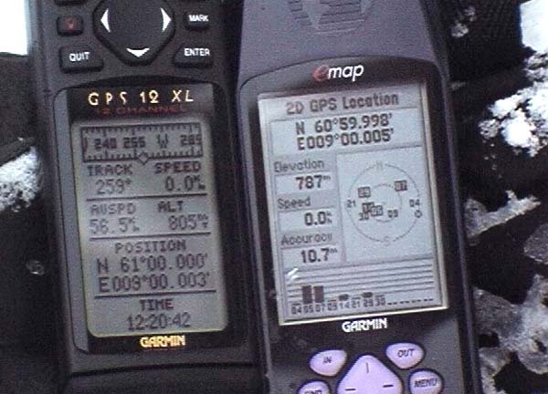 eMap and 12 XL simultaniously, look at the difference in altitude