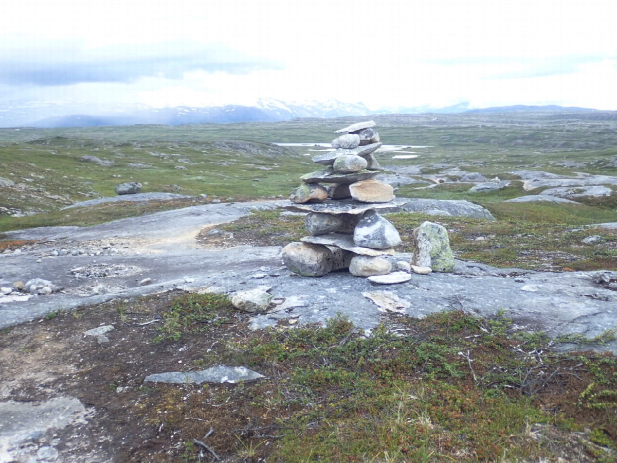 After the little Mountain / Hinter dem kleinen Berg